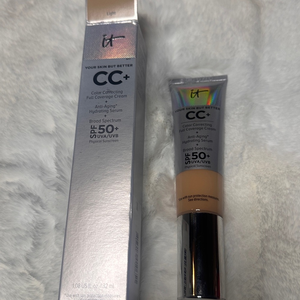 IT Cosmetics CC+ Cream with SPF 50+ - Light